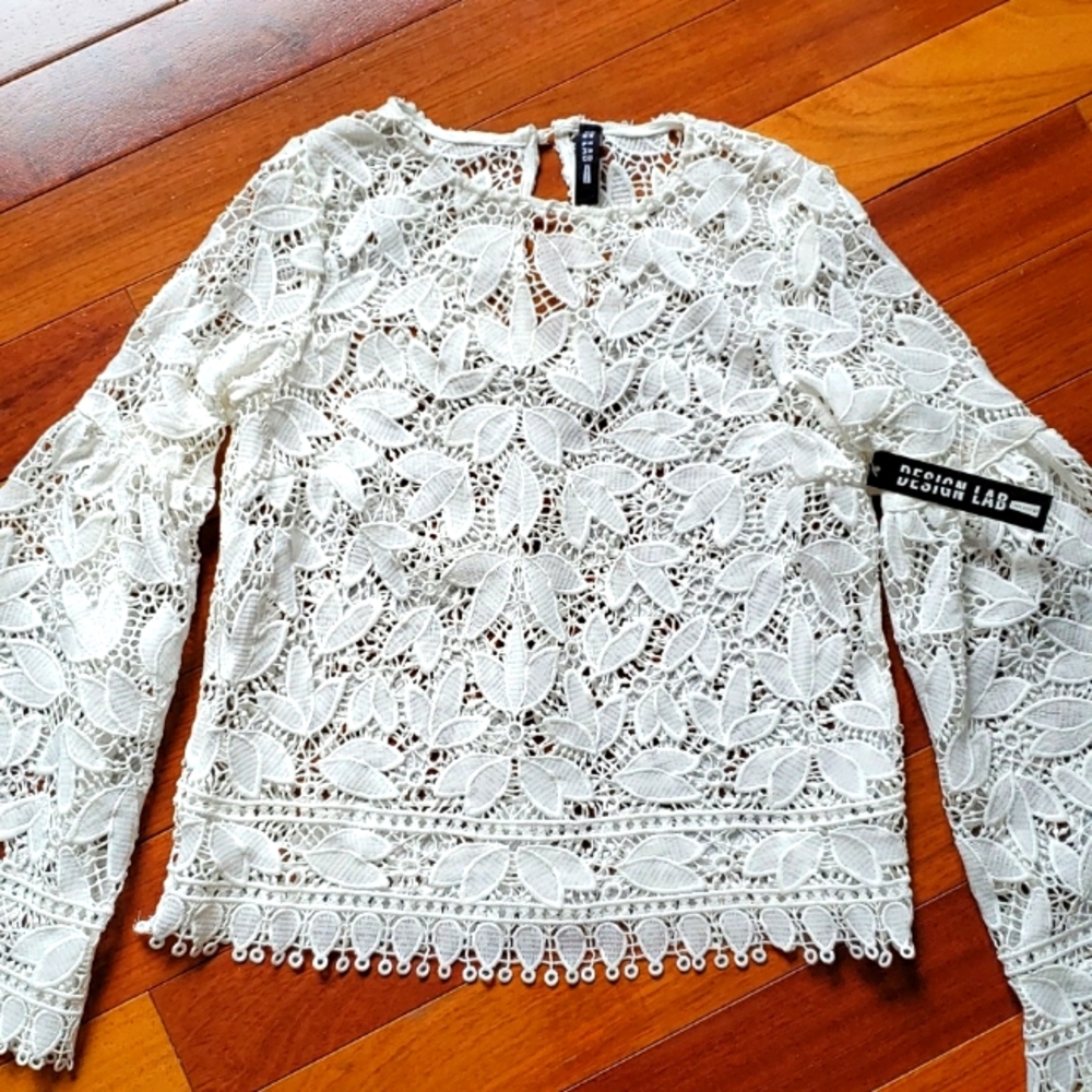 New with tag! Beautiful Detailed White Top - Picture 2 of 9